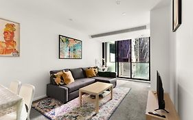 Central Cbd Apartment With Free Parking